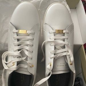 Ted Baker Theeyo shoes in white with gold accents. Size 12